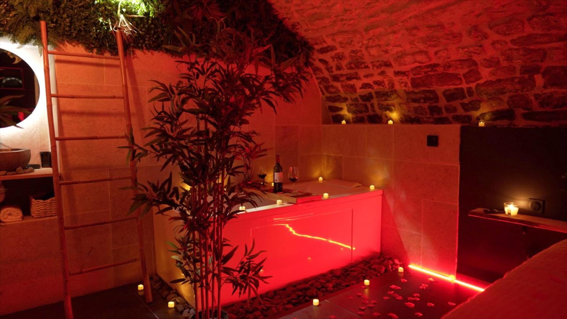 Insolite, Night Secret Groot * Millau